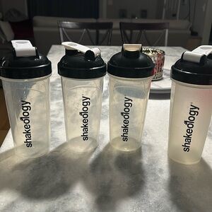 Shake Cups set of 4